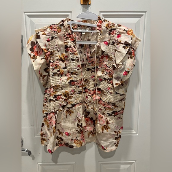 Sea Cream Floral Flutter Sleeve Esme Top size small
Never worn - Picture 3 of 6